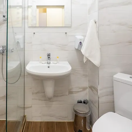 Hotel Supreme Victoria 3*