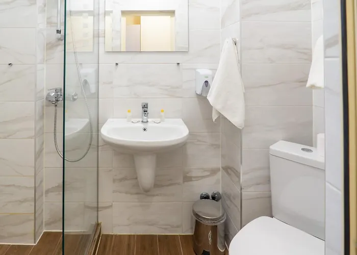 Hotel Supreme Victoria 3*