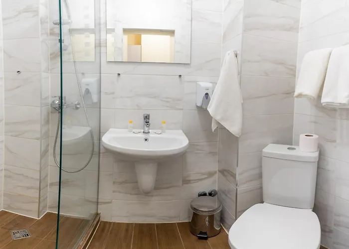 Supreme Victoria Хотел