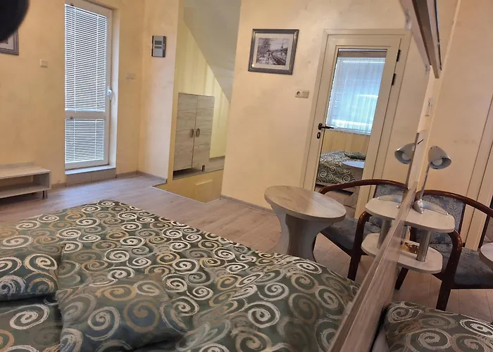 Supreme Victoria Хотел